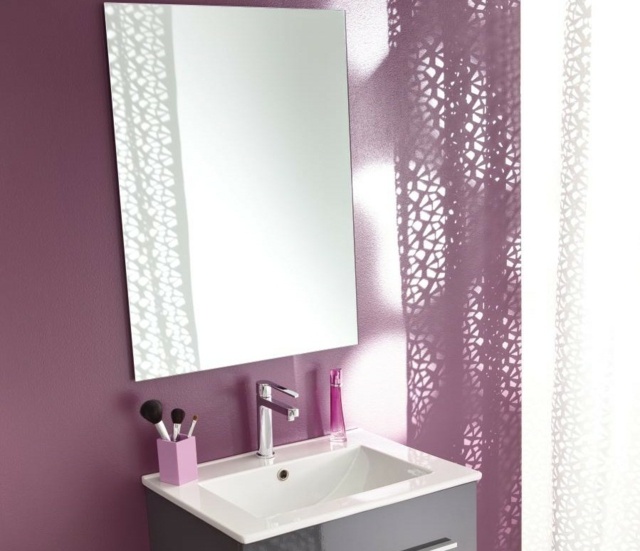 salle de bain violet moderne idée aménagement petit espace petit appart salle de bains deco ikea castorama modele