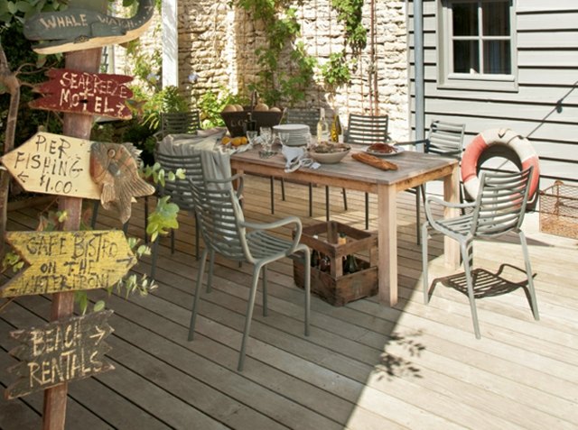 déco bois terrasse table en bois naturel chaise de jardin métal 