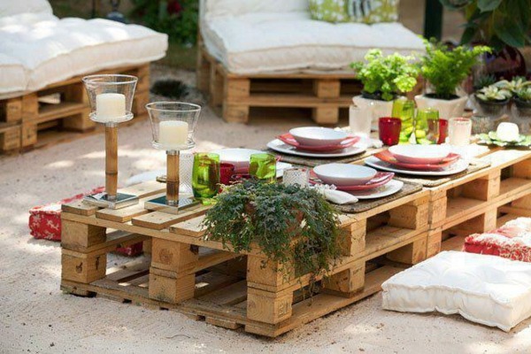 palettes bois table de jardin idée aménagement banc de jardin
