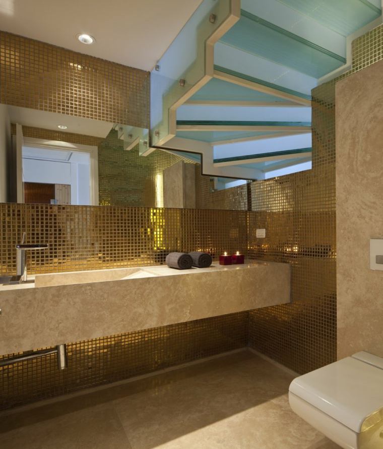 carrelage salle de bain mosaique doree