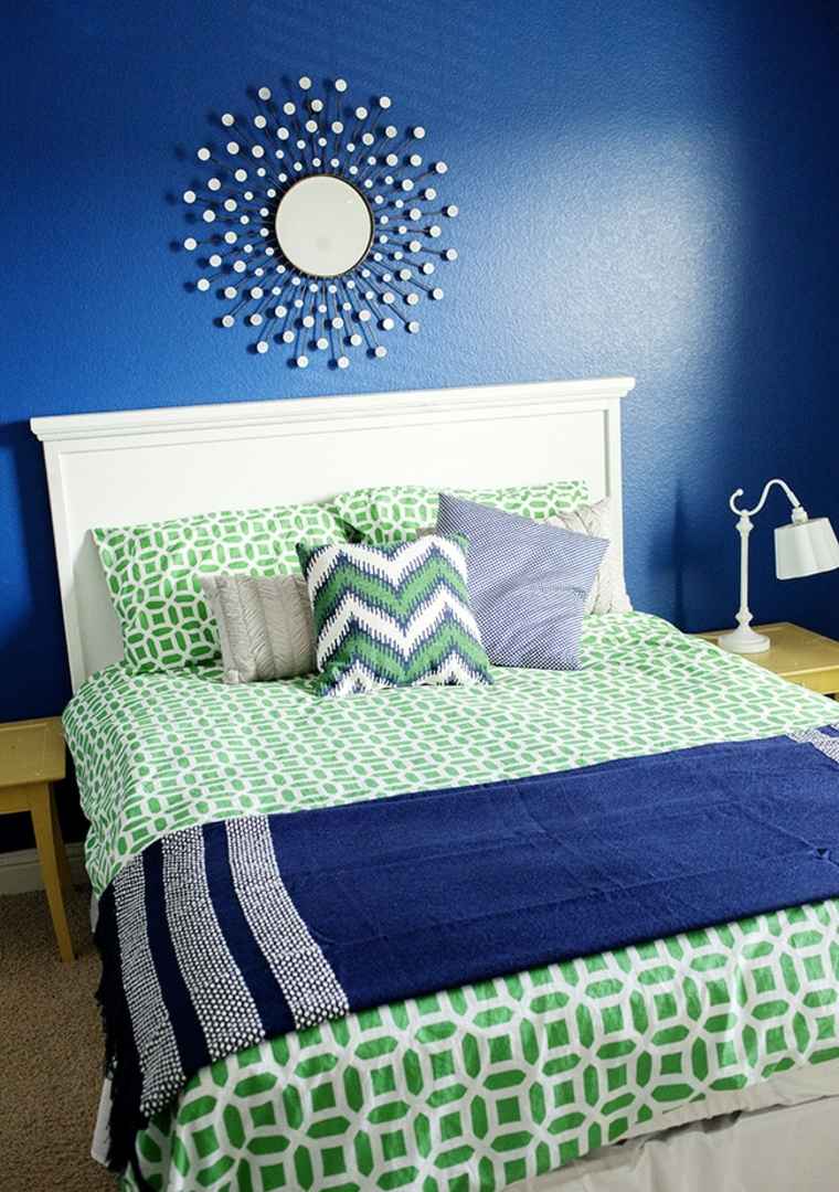 déco chambre ado bleu vert miroir mur lit tête de lit bois