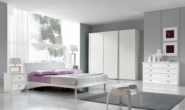 chambre moderne grise plafond blanc
