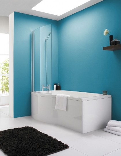 baignoire-douche-idée-originale-salle-bains-moderne-tapis-noir