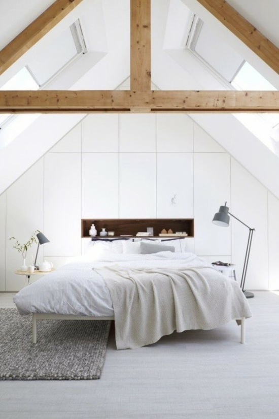 belle chambre à coucher blanche poutres bois