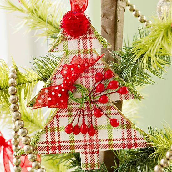brico papier décoration Noël sapin rouge blanc