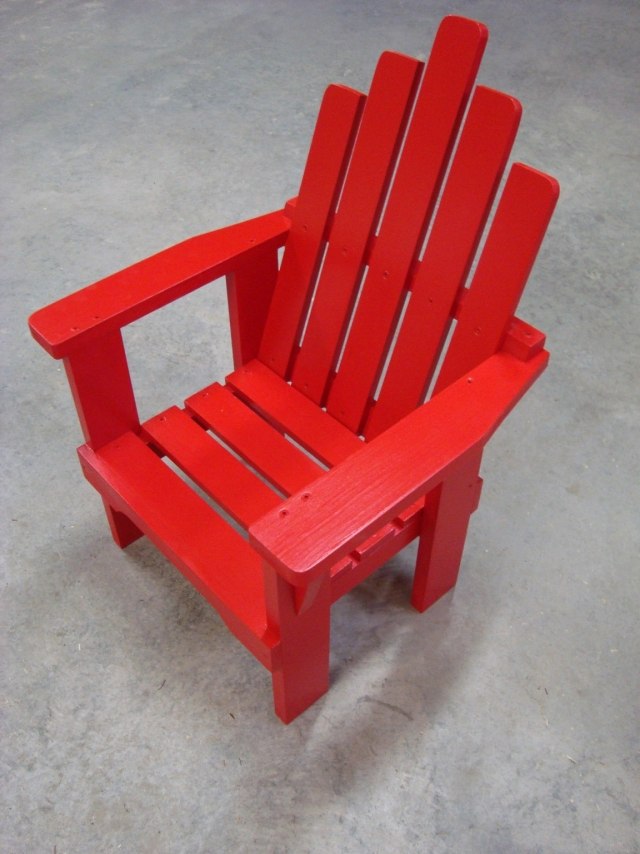 chaise-enfant-idée-originale-couleur-rouge-bois
