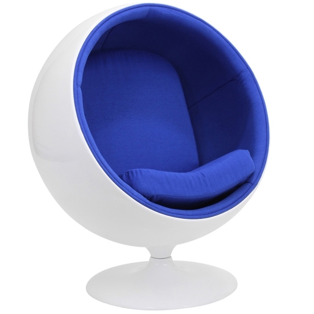 chaise-enfant-idée-originale-fauteuil-egg-couleur-bleue-blanche