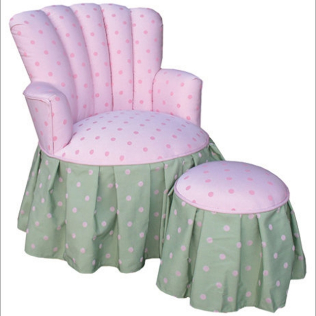 chaise-enfant-idée-originale-fauteuil-repose-pieds-princesse