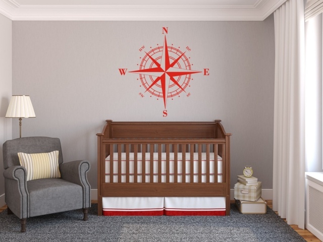 chambre-bébé-garçon-style-nautique-sticker-mural-rouge-boussole