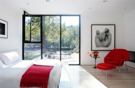 chambre à coucher moderne murs blancs accents rouges