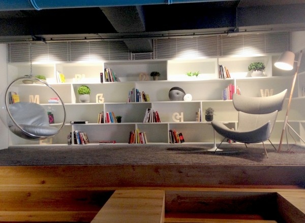 decoration bibliotheque fauteuils confortables