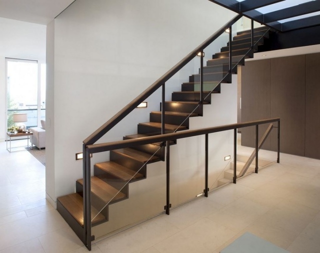 design escalier moderne droit bois verre