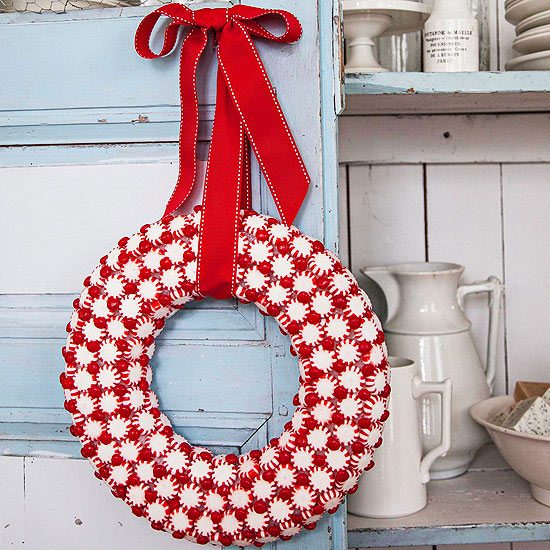 déco Noël pas chère couronne blanc rouge