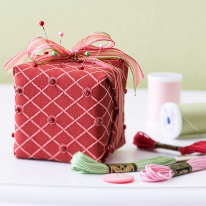 déco-Noël-tissu-faire-soi-même-boîte-carton-décorée-tissu