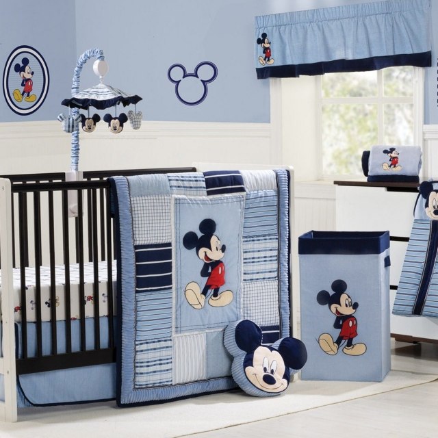 déco-chambre-bébé-garçon-idée-originale-theme-Mickey-Mouse