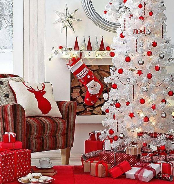 déco-maison-Noël-sapin-blanc-artificiel-boules-rouges-argentées-boîtes-cadeaux-blanc-rouge déco en rouge et blanc