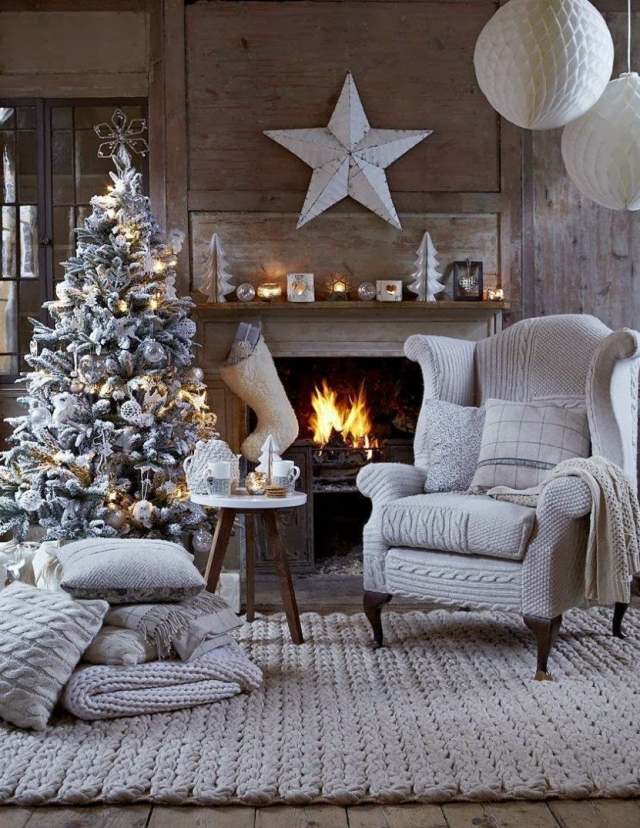 décoration-Noël-salon-gris-clair-blanc-cassé