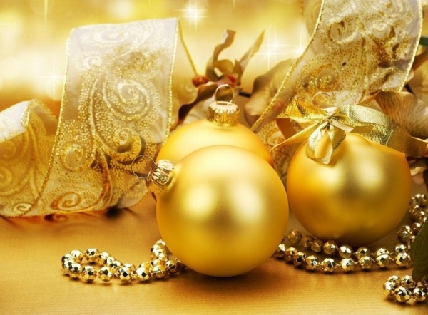 décoration-de-Noël-couleur-or-collier-boules-décoratives