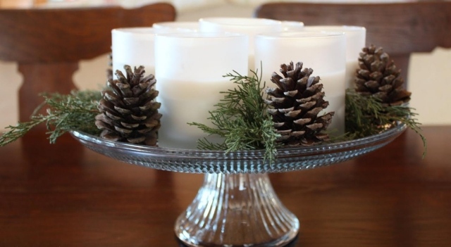 décoration de table hiver-idées-cônes-de-pins-bougies