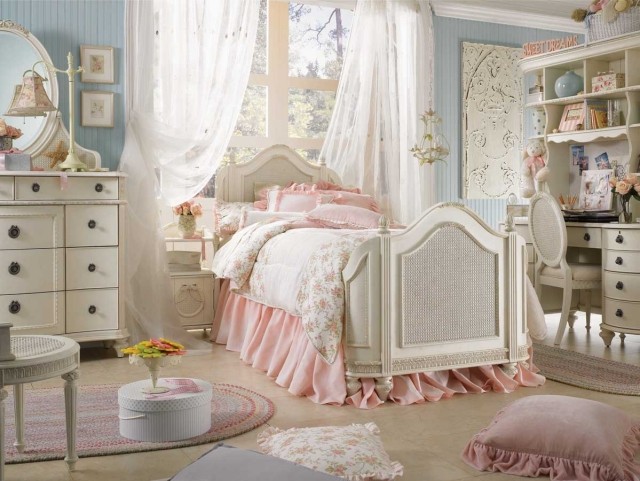 décoration-maison-Shabby-chic-chambre-fille-literie-rose-motifs-floraux-tendres-couleurs-pastel