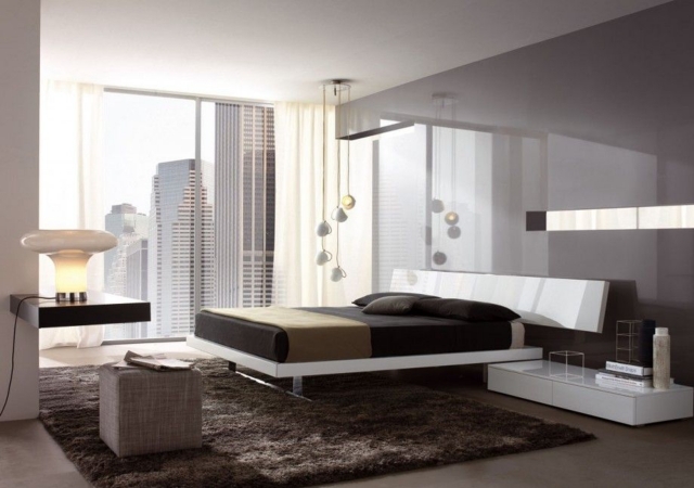 faux-plafond-blanc-suspensions-élégantes-chambre-coucher-tapis-marron faux plafond