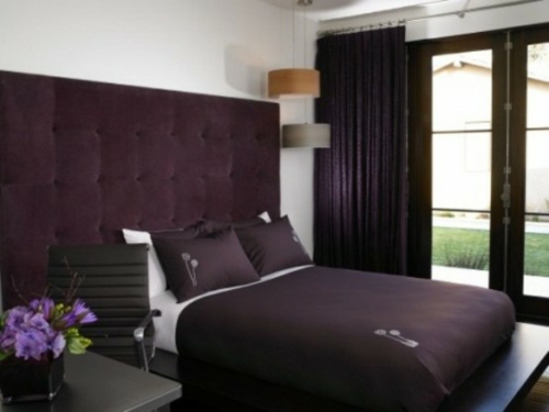 grande tete lit violet chambre moderne