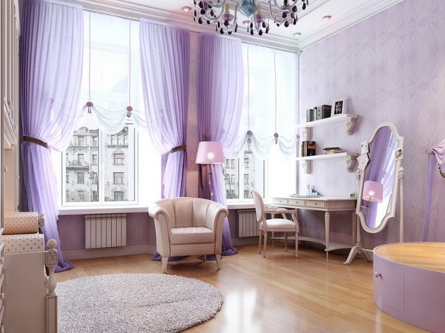 idées-de-déco-originales-tapis-rond-rideaux-violets