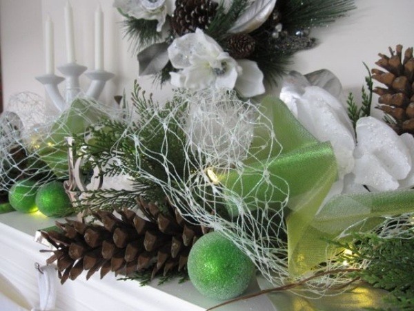 idées-déco-Noël-boules-Noel-vertes-pommes-pin-branches-pin-rubans-verts idées déco Noël