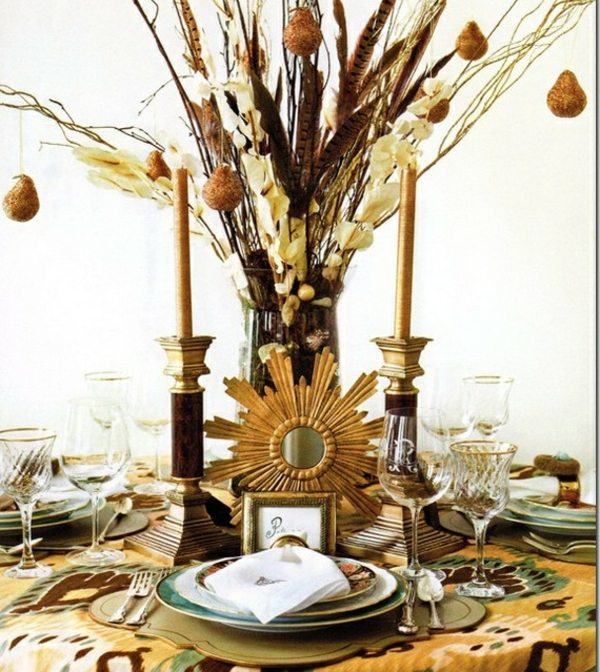 idées-table-Noël-décoration-fleurs-séchées-bougies-or-serviettes-blanches