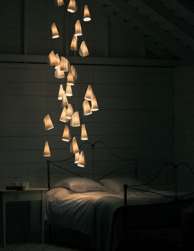 lampe-design-suspensions-porcelaine-blanches-chambre-coucher