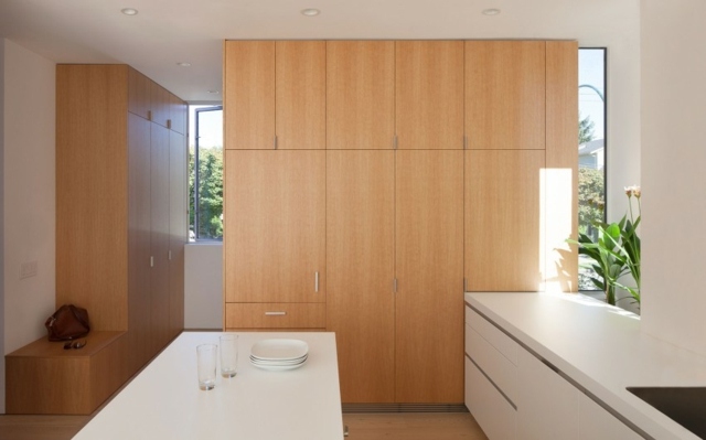maison simpliste meubles sont quand même assez massifs bois vlair
