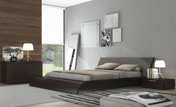 Chambre à coucher plus classique en gris et marron fleurs tableaux touches
