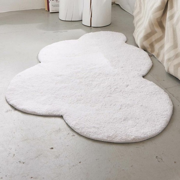 Le fameux tapis en forme de nuage même pour salle de bains