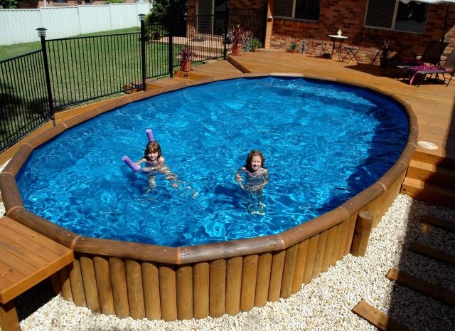 piscine-hors-sol-bois-amusement-enfants