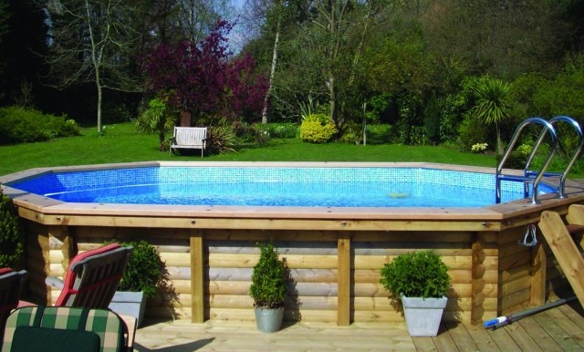piscine-hors-sol-bois-pelouse-arbustes-jardin piscine hors sol bois