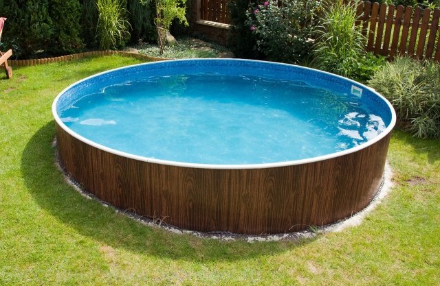 piscine-hors-sol-bois-ronde-jardin-clôture-bois piscine hors sol bois