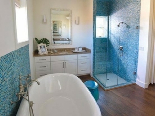 salle bains moderne carreaux bleu