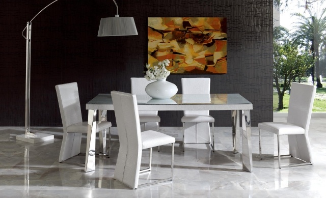 table de salle à manger métal-chaises-blanches