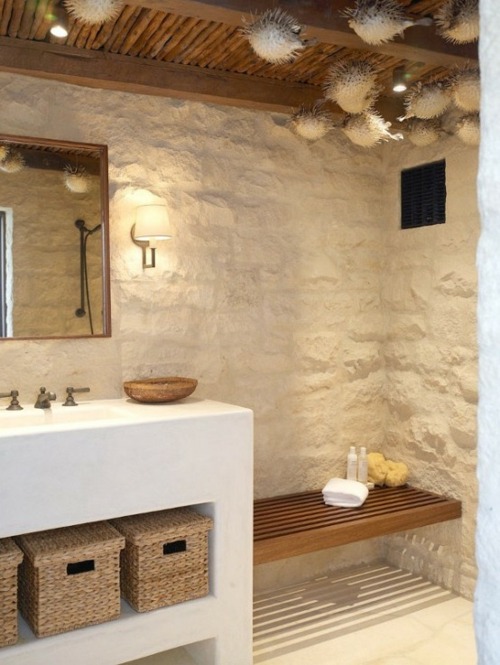 vue lavabo blanc salle bains style marin