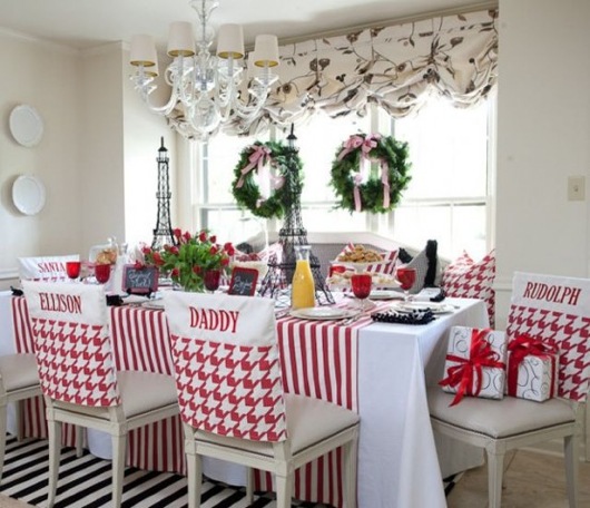 Belle table en rouge et blanc