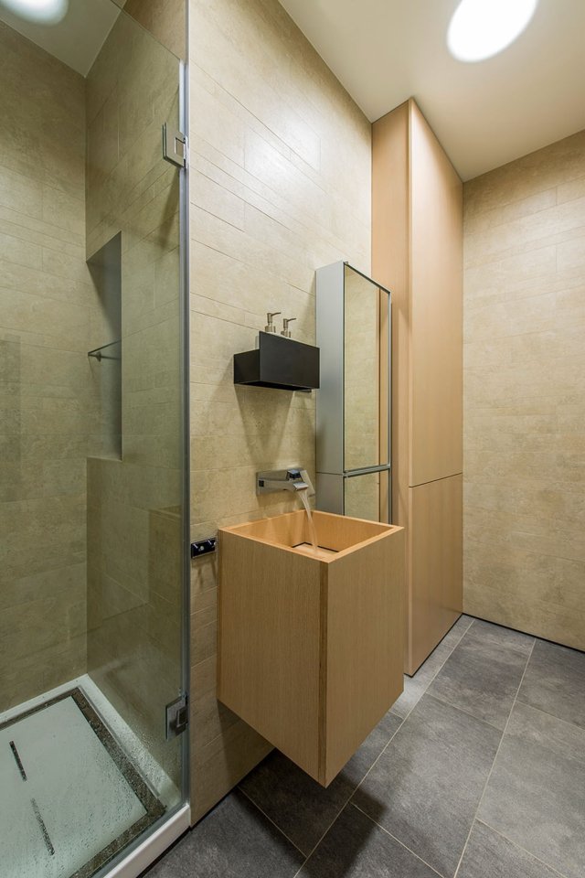 appartement minimaliste salle de bains bois