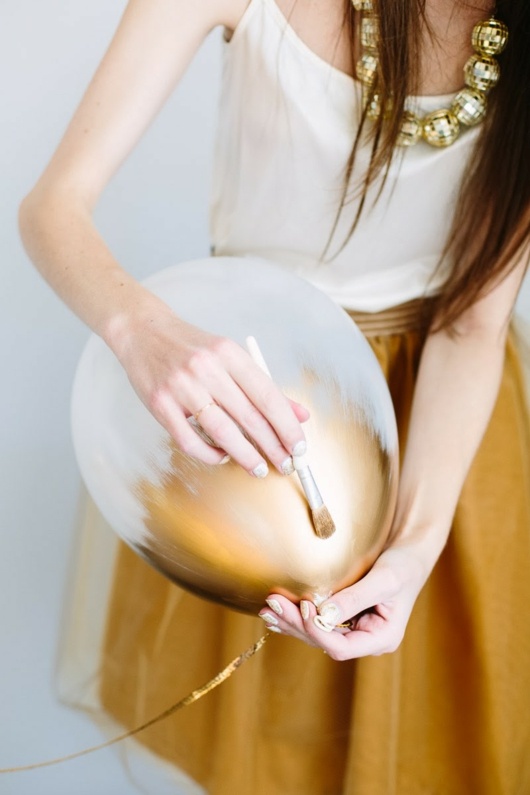 ballons personnalisés DIY ajouter touche perso  or blanc brico