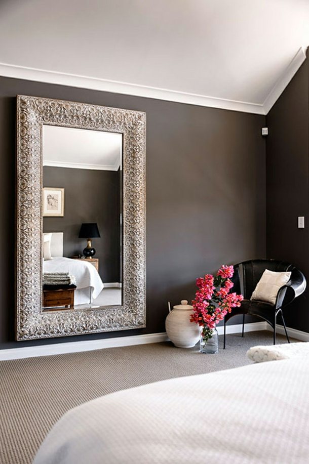 Grand miroir chambre à coucher cadre luxe tons naturels 