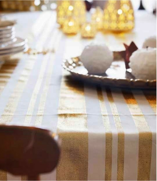 linge du table festive nappe déco touches d'or 