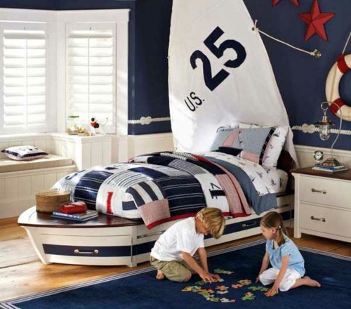 thème nautique avec un lit en forme de voilier
