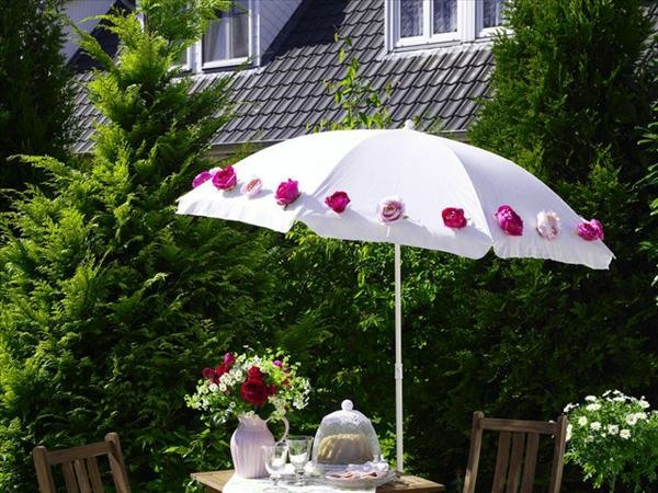 déco jardin pas chère parasol roses