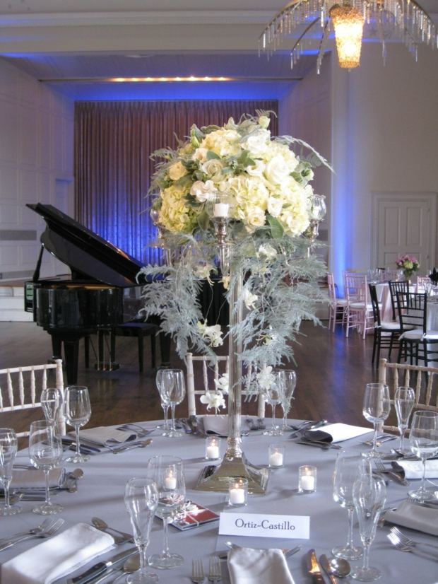 décoration table mariage extravagante vase paré plumes