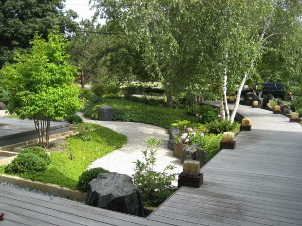 superbe jardin zen avec pont promenade bois
