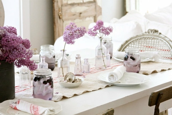 table anniversaire deco blanc violet