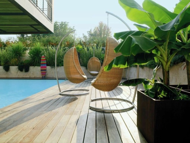 chaise suspendue moderne confortable hamac idée aménagement terrasse minimaliste un mobilier unique